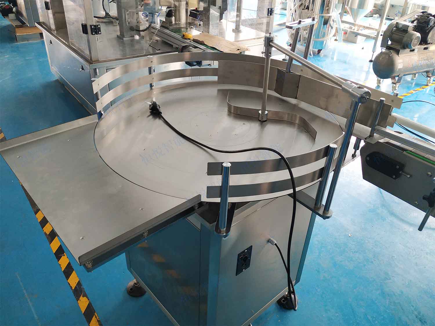 理瓶機(jī).jpg 理瓶機(jī).jpg