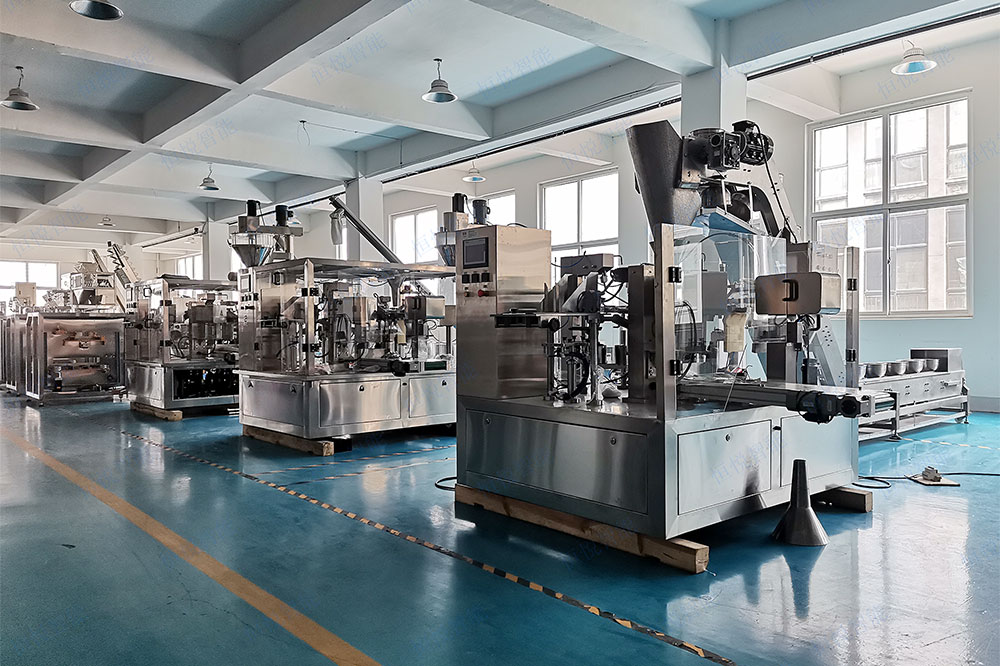 葉面肥自動(dòng)包裝機(jī)采用稱重式（動(dòng)態(tài)稱重傳感器）或容積式（螺旋 / 量杯）計(jì)量